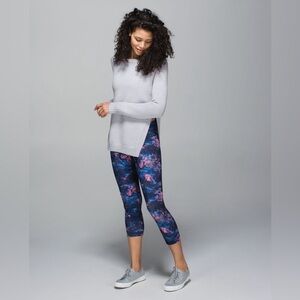 Lululemon women's navy multi colour Wunder under crop athletic leggings in US 6